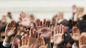 بين مبدئية الشّورى وآلية الديمقراطية