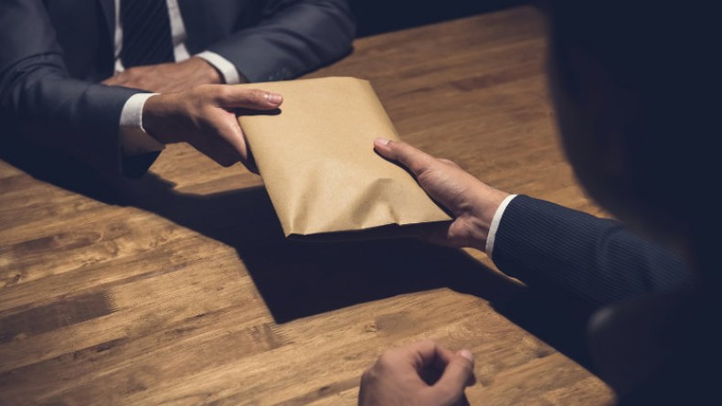 ضبط مدير الوكالة العقارية بمغنية متلبسا برشوة   