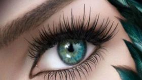 بهذه العادات اليومية تحافظين على رموشك الطبيعية؟!