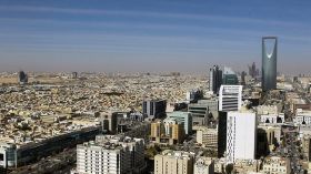 السعودية تعترض صاروخين بالستيين فوق الرياض