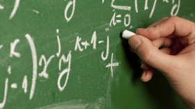 أستاذة تستحق التبجيل!