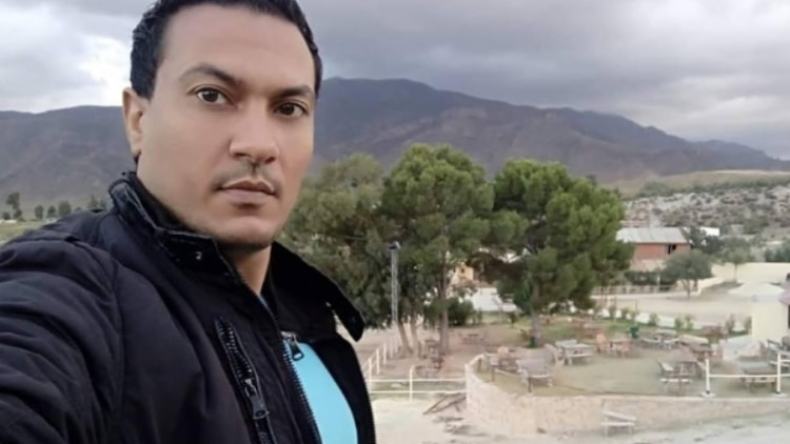 صحفي تونسي يحرق نفسه ويشعل الاحتجاجات