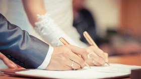 طوابير على عقود الزواج واستنفار في البلديات