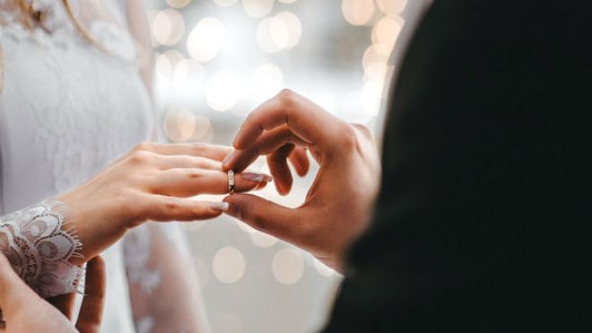 لهذه الأسباب نشجعك على الزواج المبكر؟!