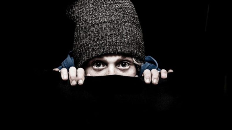 زوجي خجول جدا.. ماذا أفعل؟