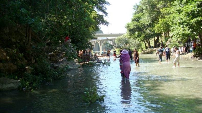 وادي زيامة بجيجل يسرق المصطافين من البحر