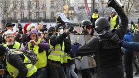 مكافآت للشرطة الفرنسية بعد مظاهرات “السترات الصفراء”