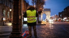 عودة “السترات الصفراء” إلى الشارع