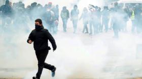 السترات الصفراء يحتجون في الذكرى الأولى لمظاهراتهم (فيديو)