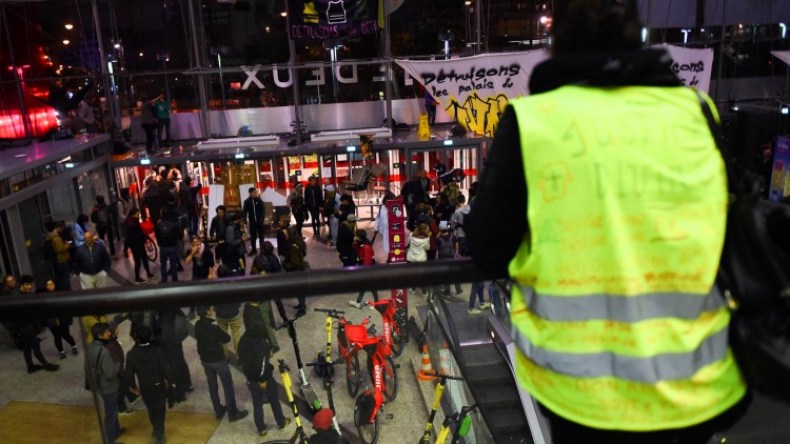 اعتقالات خلال تظاهرات لـ”السترات الصفراء”