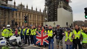 أصحاب السترات الصفراء يستعدون للاحتجاج في بريطانيا