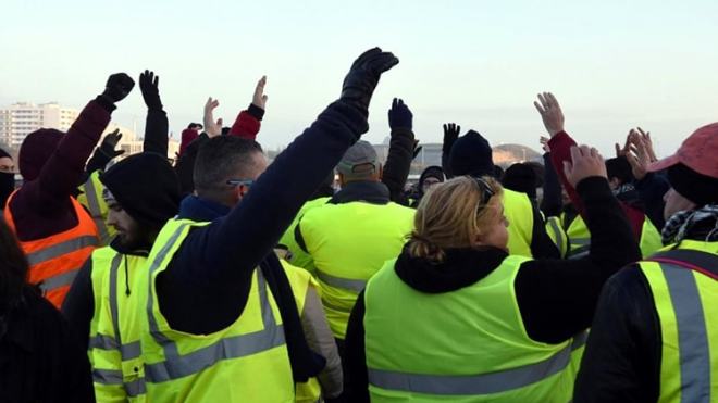 فرنسا.. احتجاجات “السترات الصفراء” مستمرة