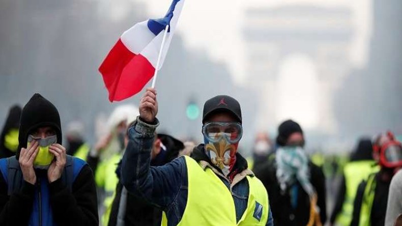 الحكومة الفرنسية تشدّد موقفها ضد “محرضي” السترات الصفراء