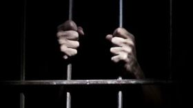 حبس شقيقين وخالهما بتهمة قتل شاب في المسيلة