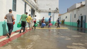 حارس سجن يمرّر هواتف وممنوعات للنزلاء بوهران