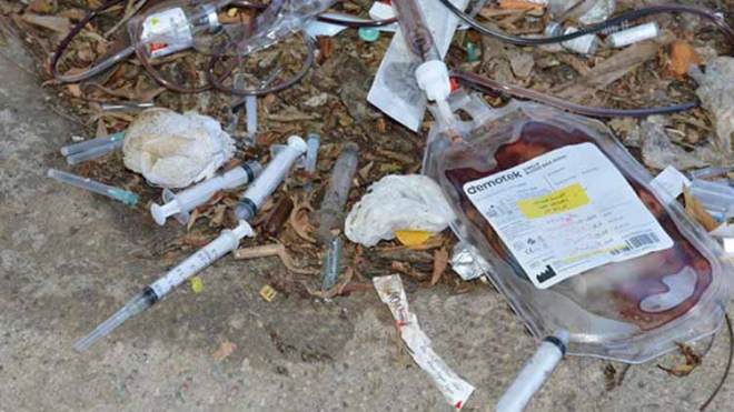 زوخ يرسل لجنة تحقيق لمعاينة مفرغة للنفايات الطبيبة ببلدية السحاولة