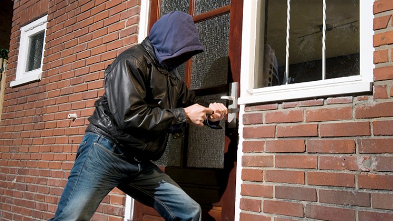 حامل وصديقها يستوليان على 4 ملايير من منزل صيني