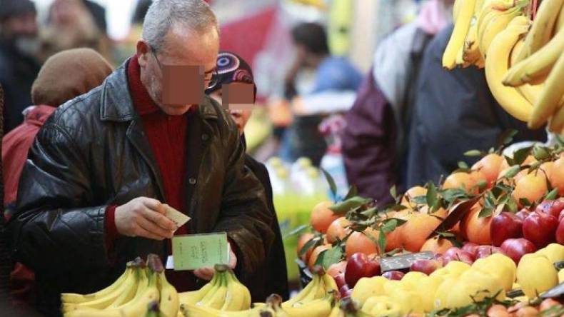 تجار الأزمات يدوسون على الرقاب