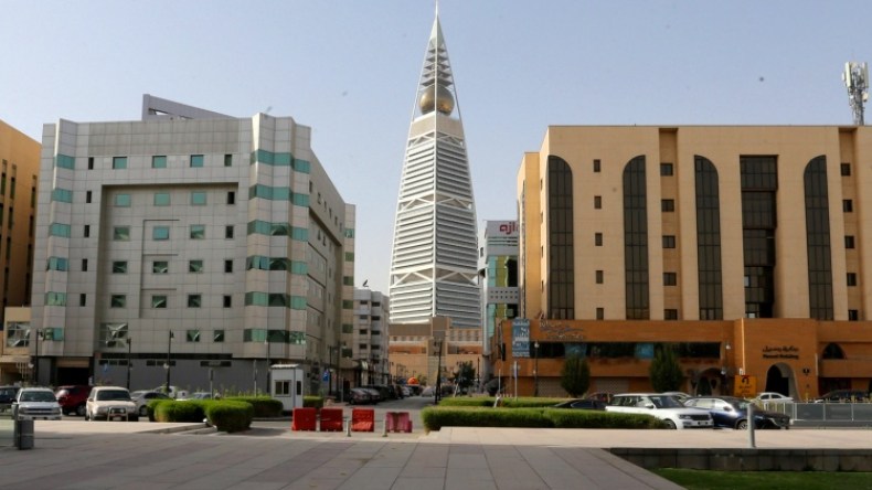 الغرامة والسجن لمن يخالف حظر التجول في السعودية