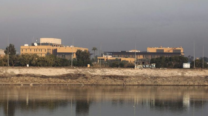 سقوط صاروخين قرب السفارة الأمريكية في بغداد