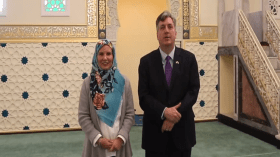 السفير الأمريكي وزوجته يهنئان الجزائريين برمضان