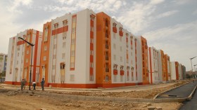 فسخ عقود إنجاز أكثر من 25 ألف سكن