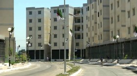 سكان حي 171 مسكن تساهمي بعين البنيان ينتفضون