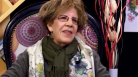 أستاذة متقاعدة تتعرض لمحاولة الطرد من مسكنها