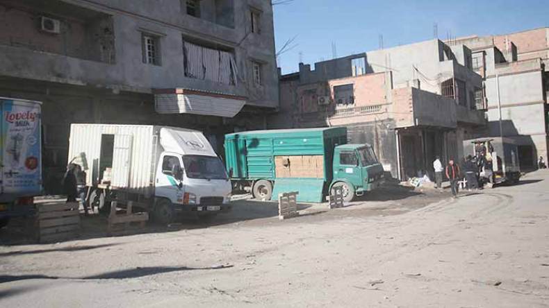 سوق السمار للمواد الغذائية لم تعد تستوعب أكثر والبديل في طي النسيان