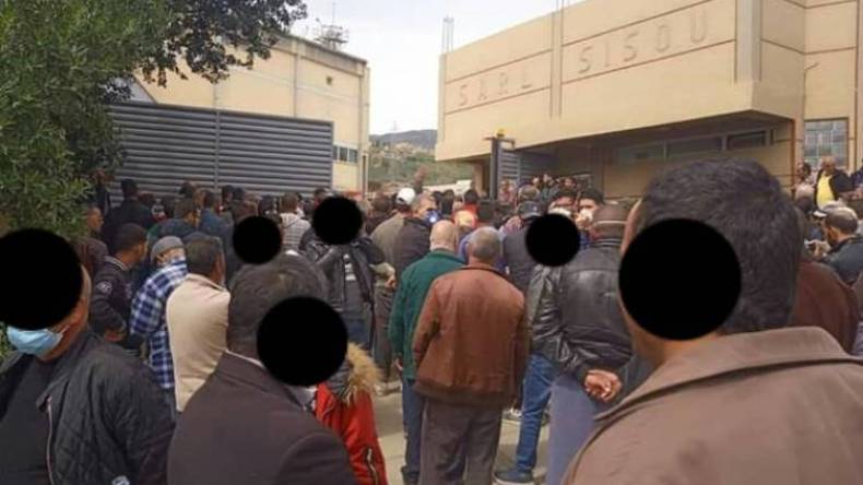 طوابير طويلة وشجارات دامية للظفر بكيلوغرام من الدقيق