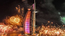 أطباء: لا تعيدوا رفع إصابات كورونا باحتفالاتكم