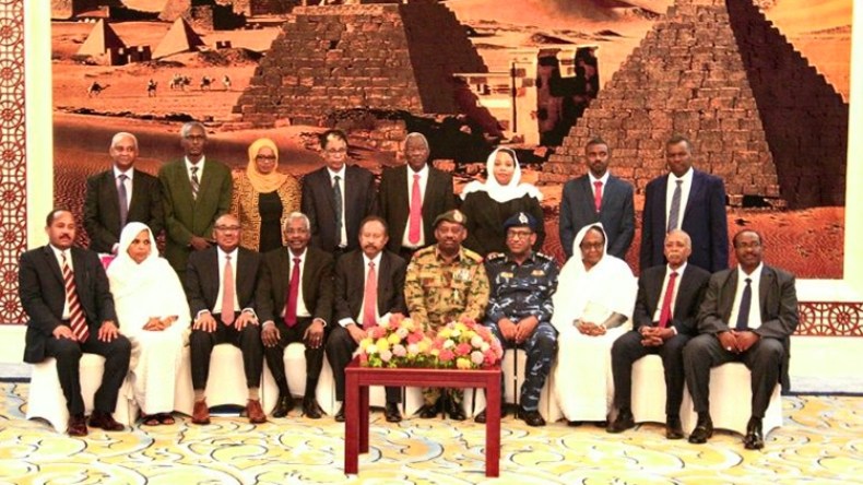 الحكومة السودانية الجديدة تؤدي اليمين الدستورية (فيديو)