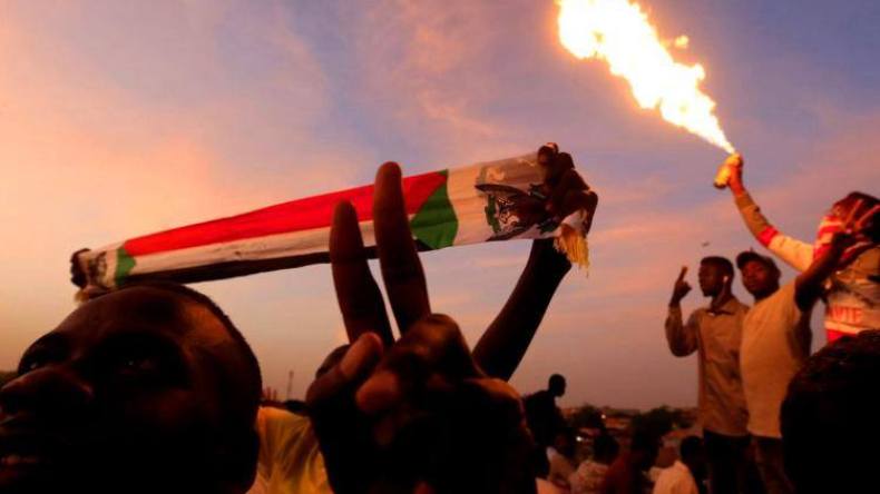 تحذيرات من محاولات فض الاعتصام في السودان