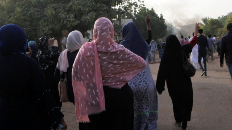 البشير يأمر بإلإفراج عن المعتقلات خلال الاحتجاجات