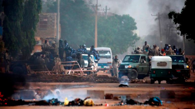 13 قتيلاً خلال فض قوات الأمن اعتصام الخرطوم