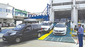 الجمارك تحجز 3 سيارات مغشوشة بميناء سكيكدة