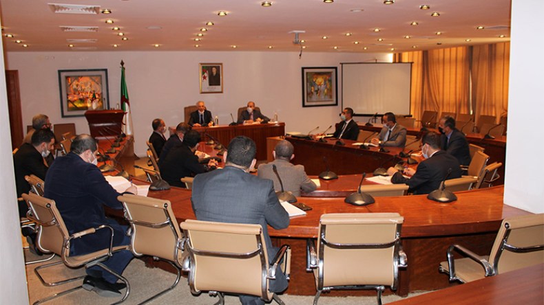 تنصيب اللجنة المكلفة بدراسة ملفات تصنيع المركبات