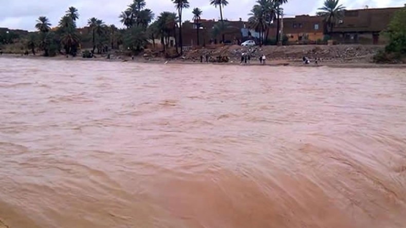 السيول تتسبب في إتلاف الطريق الرابط بين جانت وإيليزي