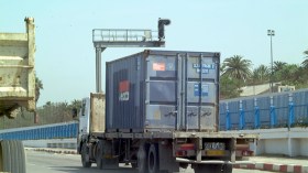 رسم يصل إلى مليون سنتيم على السيارات والشاحنات عند مغادرة الحدود