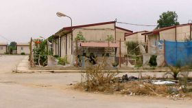 المستقدمون من موقع مقام الشهيد باتجاه الكاليتوس يطالبون بالترحيل