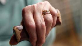 عجوز عشرينية!