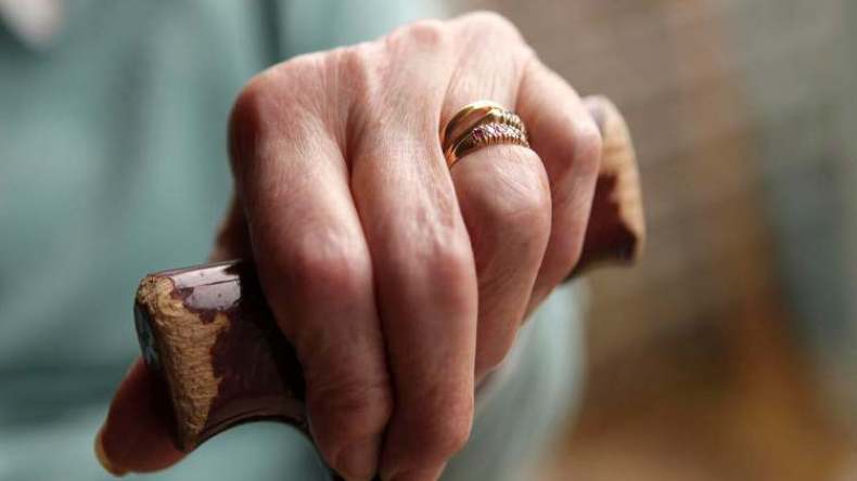 عجوز عشرينية!