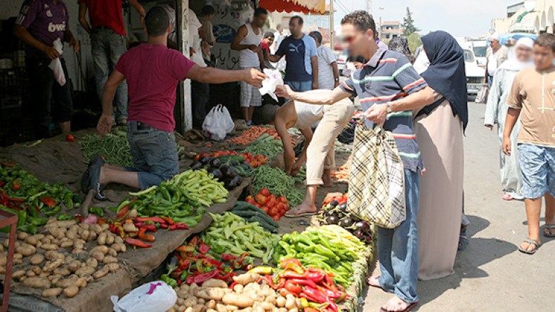 العاصميون يفرون إلى الضواحي لاقتناء حاجياتهم بسبب لهيب الأسعار