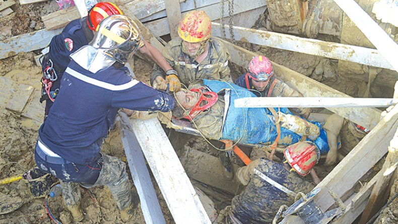 إنقاذ شاب قضى خمس ساعات تحت الأنقاض بالشراقة