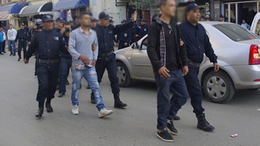 الإطاحة بـ15 شخصًا من عصابات الأحياء ومروجي المخدرات بالبليدة