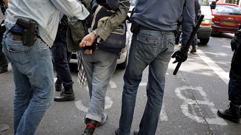 مخالفة مرورية تكشف شبكة لتزوير وثائق بباتنة