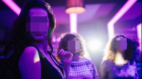 آباء يدفعون بناتهم إلى الرذيلة والبغاء من أجل المال!