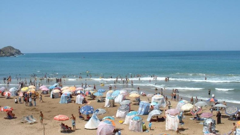 زوار الشواطئ يتهمون المسؤولين بإفساد موسم الاصطياف بالشلف