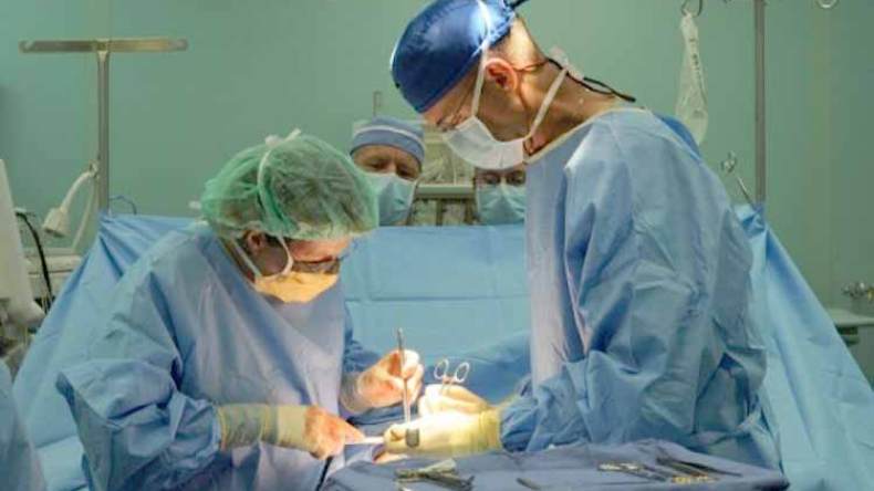 توقف العمليات الجراحية يؤزم حياة مرضى السرطان بالشلف