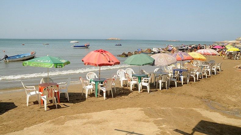 “بلطجية” الشواطئ ينشرون الرعب وسط المصطافين..